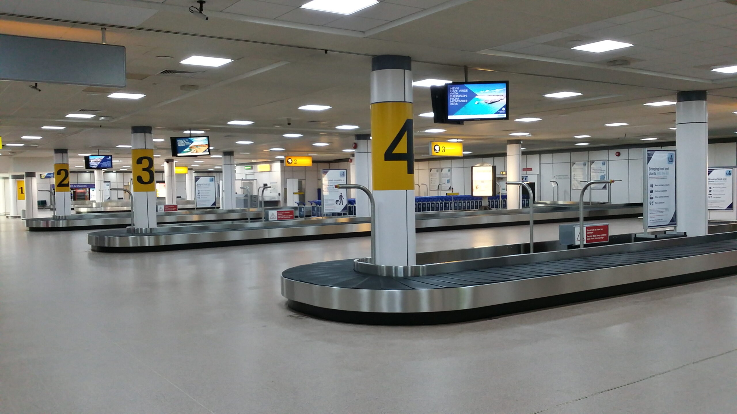 Type 9012 reclaim carousels in an airport arrivals hall