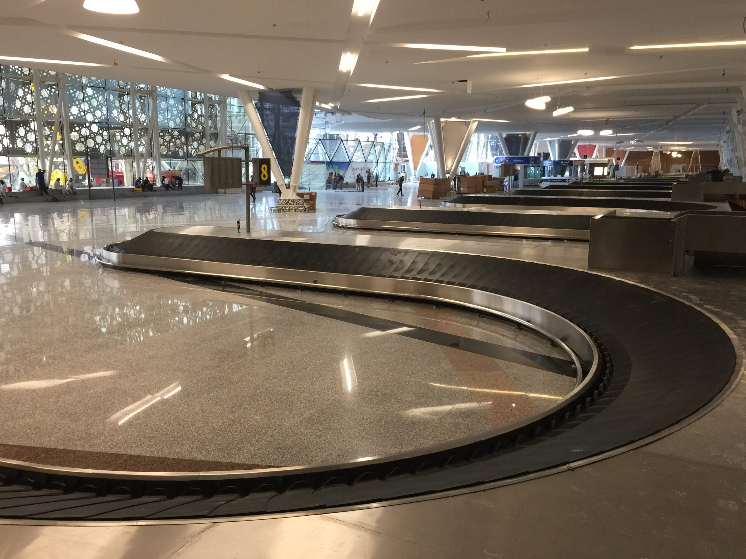 Type 9014 incline carousel installed in an airport reclaim hall