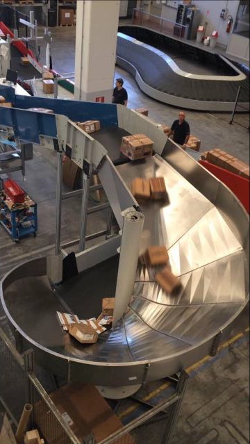 Spiral Chute Type 9031 installed in a parcel sorting line